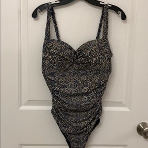 Bond-eye swimsuit